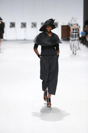 線から面へ。新クチュールを作ったイッセイミヤケ【15SSウィメンズ】