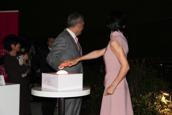 虎ノ門でピンクリボン点灯。東京タワー、スカイツリーなど各所がピンクに