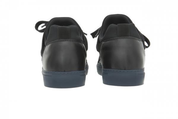 クリスヴァンアッシュ、ブランド10周年限定スニーカー発売