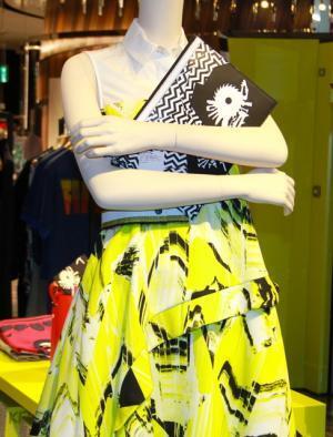 ケンゾーが新宿伊勢丹でポップアップ。ファイヤーキングやニューエラコラボアイテム先行発売