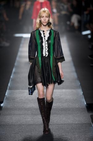 70’sと過去未来をミックスするルイ・ヴィトン【15SSウィメンズ】