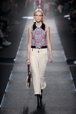 70’sと過去未来をミックスするルイ・ヴィトン【15SSウィメンズ】