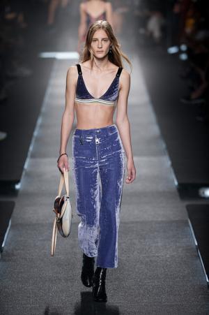 70’sと過去未来をミックスするルイ・ヴィトン【15SSウィメンズ】