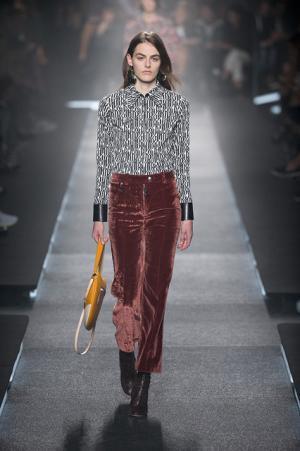 70’sと過去未来をミックスするルイ・ヴィトン【15SSウィメンズ】