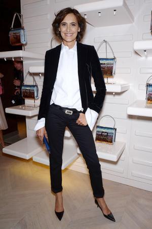 ロジェヴィヴィエのパーティーにアンブラ・メッダ登場。虹のコラボバッグ発表