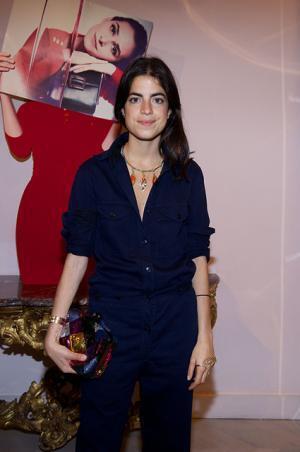 ロジェヴィヴィエのパーティーにアンブラ・メッダ登場。虹のコラボバッグ発表