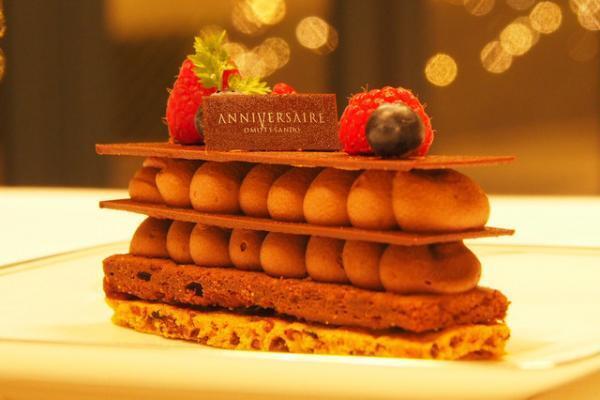 アニヴェルセルのクリスマスは“結婚”イルミネーション。限定ギフト＆ケーキ登場