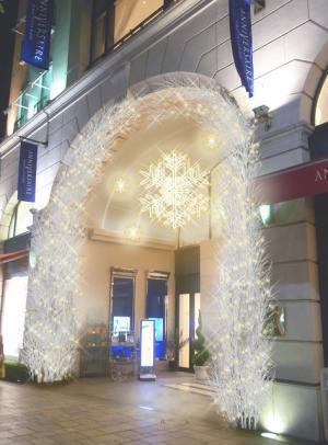 アニヴェルセルのクリスマスは“結婚”イルミネーション。限定ギフト＆ケーキ登場