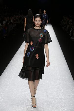 ミランダ・カー来場。海中をオリエンタルに表現したシャッツィ・チェン【15SSウィメンズ】