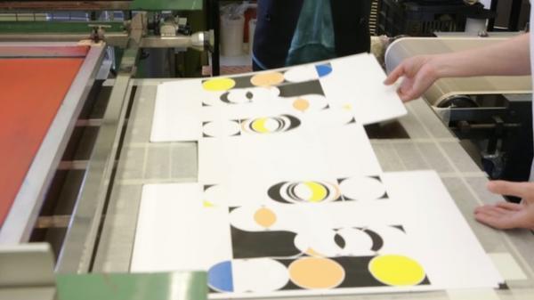 ロンシャン「ル・プリアージュ」がアーティストのサラ・モリスとコラボ