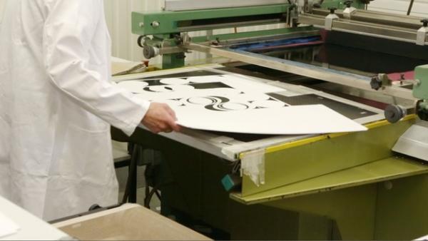 ロンシャン「ル・プリアージュ」がアーティストのサラ・モリスとコラボ