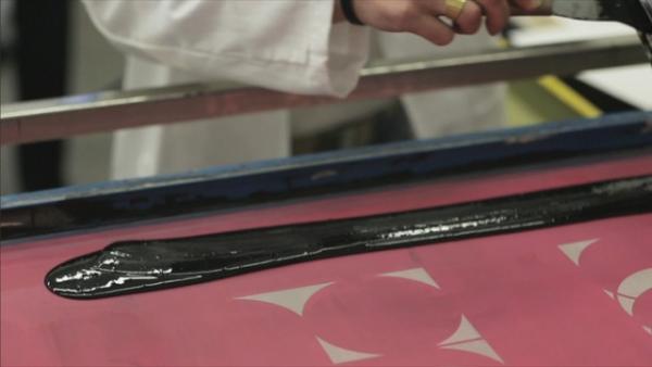 ロンシャン「ル・プリアージュ」がアーティストのサラ・モリスとコラボ