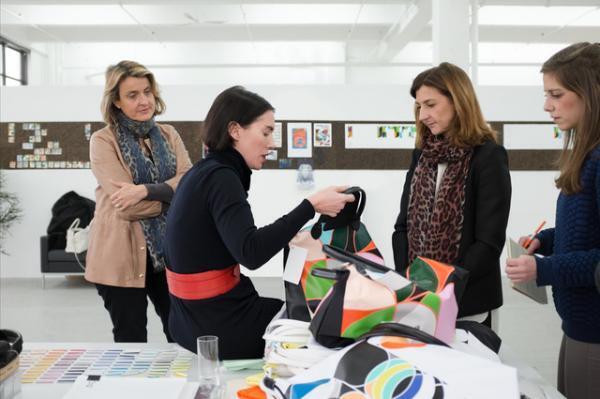 ロンシャン「ル・プリアージュ」がアーティストのサラ・モリスとコラボ