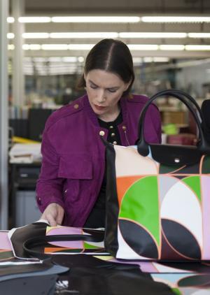 ロンシャン「ル・プリアージュ」がアーティストのサラ・モリスとコラボ