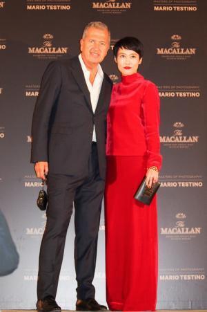 マッカラン×テスティーノ、限定コラボボトル発売。パーティーに菊地凛子も出席