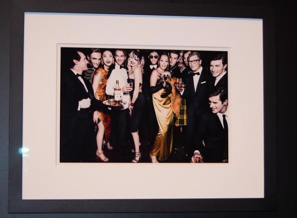 マッカラン×テスティーノ、限定コラボボトル発売。パーティーに菊地凛子も出席