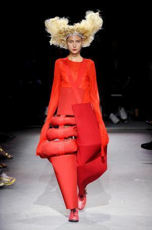 川久保玲の血みどろのコムデギャルソン【15SSウィメンズ】