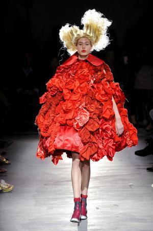 川久保玲の血みどろのコムデギャルソン【15SSウィメンズ】