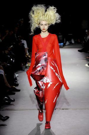 川久保玲の血みどろのコムデギャルソン【15SSウィメンズ】