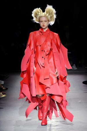 川久保玲の血みどろのコムデギャルソン【15SSウィメンズ】