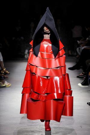 川久保玲の血みどろのコムデギャルソン【15SSウィメンズ】