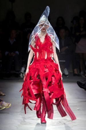 川久保玲の血みどろのコムデギャルソン【15SSウィメンズ】