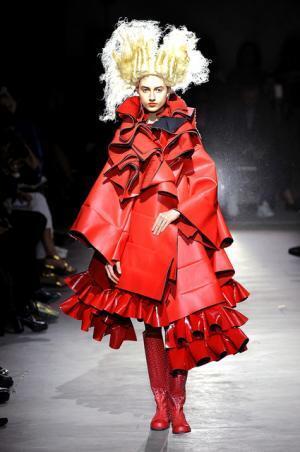 川久保玲の血みどろのコムデギャルソン【15SSウィメンズ】