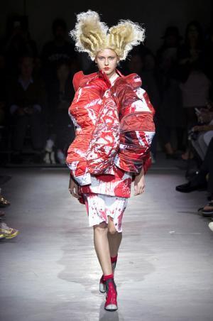 川久保玲の血みどろのコムデギャルソン【15SSウィメンズ】