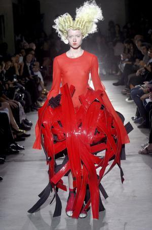 川久保玲の血みどろのコムデギャルソン【15SSウィメンズ】