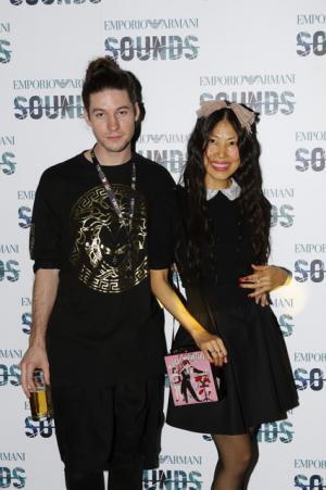 アルマーニ音楽イベントで注目アーティストKINDNESSがライブ！ヒャダイン、齋藤工、ダレノガレ来場