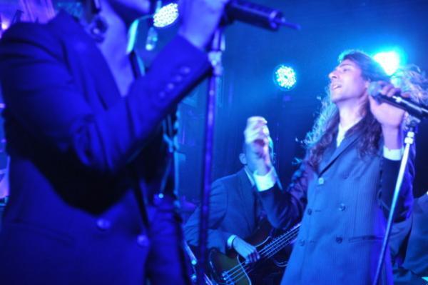 アルマーニ音楽イベントで注目アーティストKINDNESSがライブ！ヒャダイン、齋藤工、ダレノガレ来場