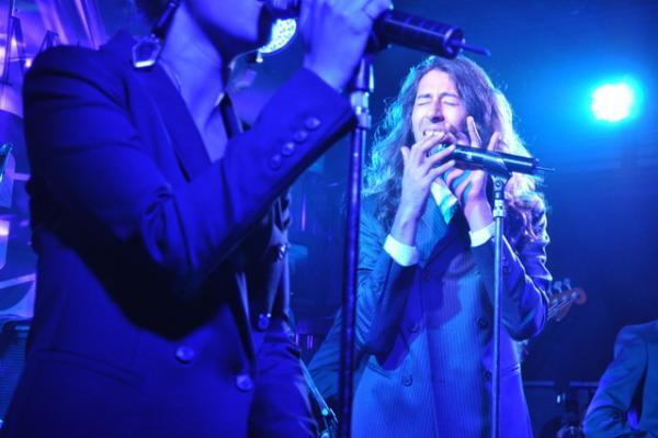 アルマーニ音楽イベントで注目アーティストKINDNESSがライブ！ヒャダイン、齋藤工、ダレノガレ来場