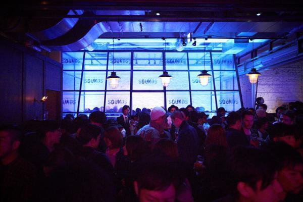 アルマーニ音楽イベントで注目アーティストKINDNESSがライブ！ヒャダイン、齋藤工、ダレノガレ来場