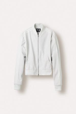 アディダス×ファレル・ウィリアムスがコラボ、クラシックデザインをリミックスしたレザージャケット