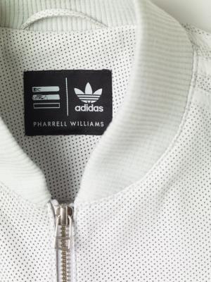 アディダス×ファレル・ウィリアムスがコラボ、クラシックデザインをリミックスしたレザージャケット