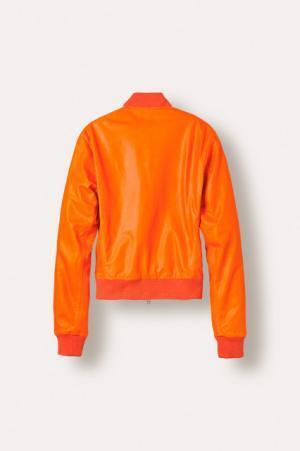 アディダス×ファレル・ウィリアムスがコラボ、クラシックデザインをリミックスしたレザージャケット