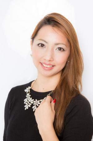 2ヶ月で100万個売り上げた大ヒットアイシャドウ復活。秋冬トレンドの輝きの目元に