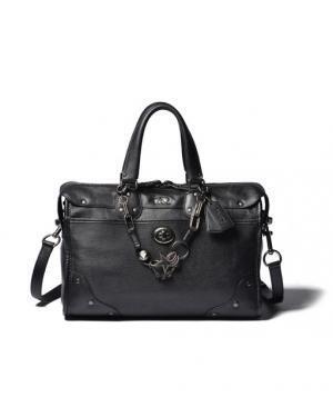 スチュアート・ヴィヴァースとYoonが意気投合！コーチ×アンブッシュのコラボで3wayチャーム発売