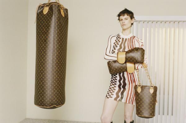 川久保玲が破壊。ルイ・ヴィトンのモノグラムコラボ公開。カールはボクシング、ルブタンはレッド・ソール