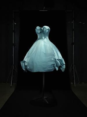 ディオールの世界観を紹介する大規模展覧会、銀座で開催