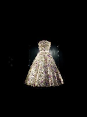 ディオールの世界観を紹介する大規模展覧会、銀座で開催