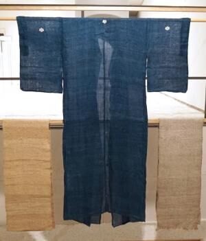 大麻布を使用した「麻世妙 majotae（まよたえ）」で製作された和服