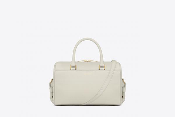 サンローラン、表参道に期間限定の路面店。ホリデーの新色バッグ、エディの世界を楽しめる