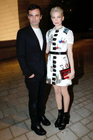 ルイ・ヴィトンの現代アート美術館、アルノー代表、仏大統領らが開館宣言