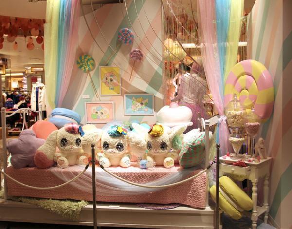 パステル全開、イラストレーターせきやゆりえのミニギャラリーが新宿伊勢丹に登場