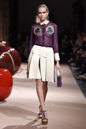 アンダーカバーが作り出した“可愛くも憎い怪鳥少女”【15SSウィメンズ】