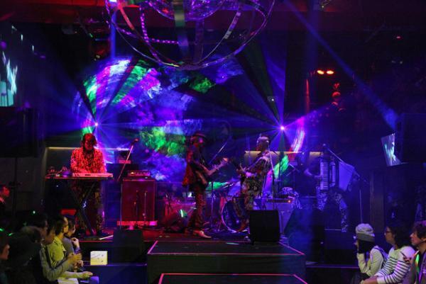 ノゾミイシグロはフライングダッチマンと現代の東京ライブ！【15SSウィメンズ】