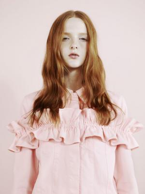 J BRAND×シモーネ・ロシャ、フリル配したデニム登場。ドーバー先行発売