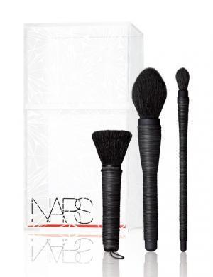 NARSのホリデーコレクションは、デジタル×ファッションで最先端のモードメイク提案