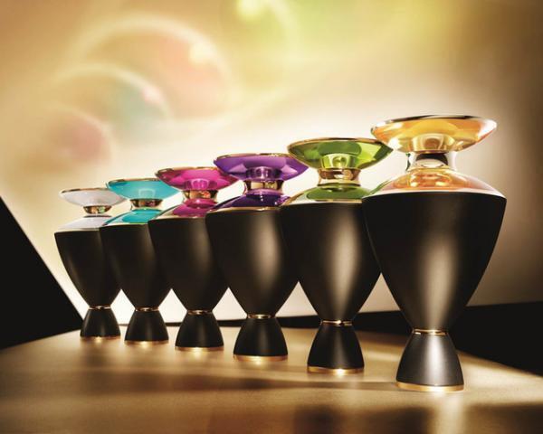 宝石とベネチアングラスによる香水瓶の芸術、ブルガリ銀座タワーで展示